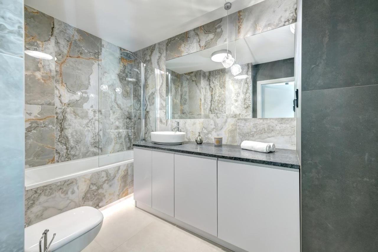 Old Town Apartments - Sw Barbary Street By Noclegi Renters Gdansk Bagian luar foto