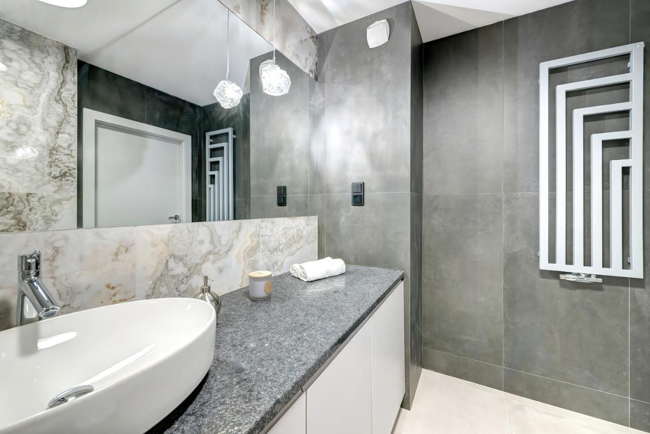 Old Town Apartments - Sw Barbary Street By Noclegi Renters Gdansk Bagian luar foto